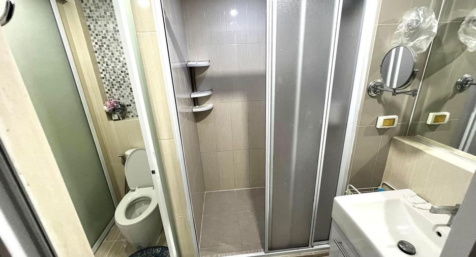 For rent 2 bedrooms condo in Huai Khwang, Bangkok