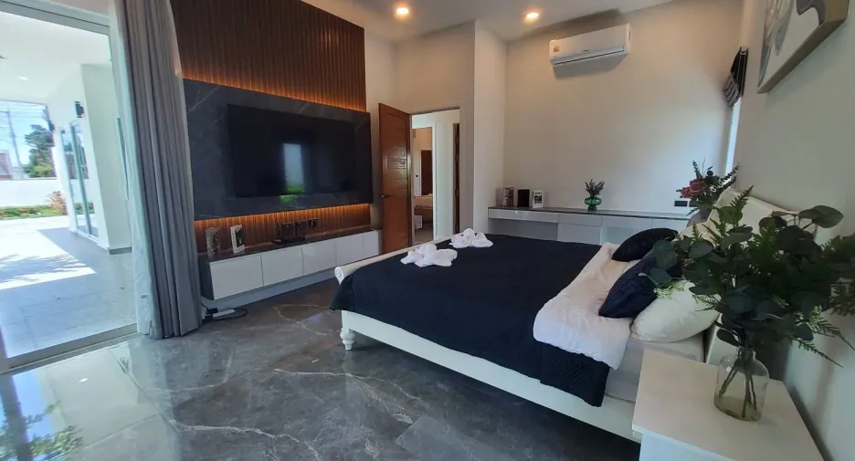 For rent and for sale 4 bedrooms villa in Hua Hin, Prachuap Khiri Khan