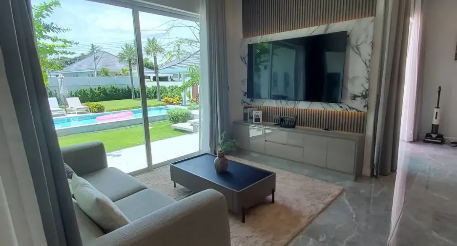 For rent and for sale 4 bedrooms villa in Hua Hin, Prachuap Khiri Khan