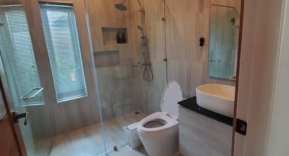 For rent and for sale 4 bedrooms villa in Hua Hin, Prachuap Khiri Khan