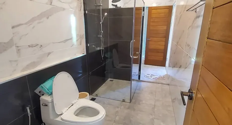 For rent and for sale 4 bedrooms villa in Hua Hin, Prachuap Khiri Khan