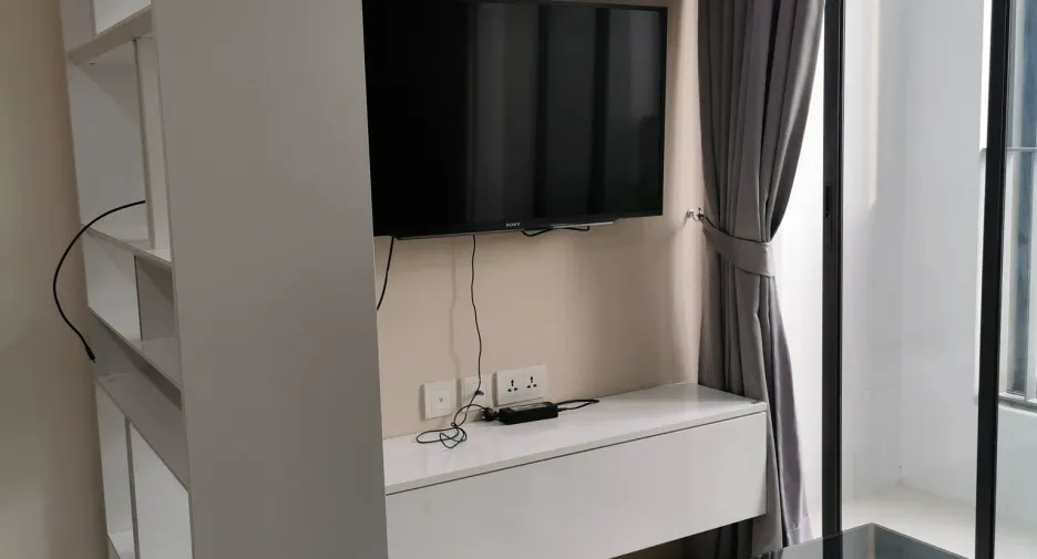 For rent 2 bedrooms condo in Huai Khwang, Bangkok