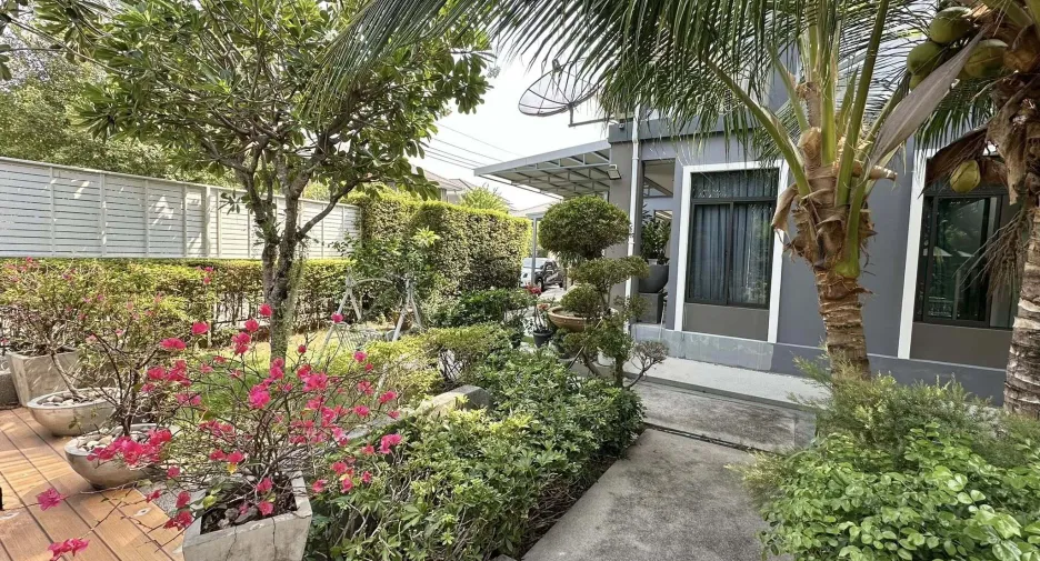 For sale and for rent 4 bedrooms house in Suan Luang, Bangkok