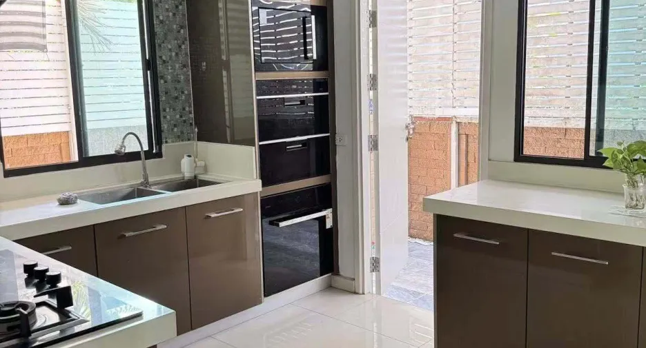For sale and for rent 4 bedrooms house in Suan Luang, Bangkok