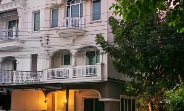 Reihenhaus zur Miete mit 3 Zimmer in Phasi Charoen, Bangkok
