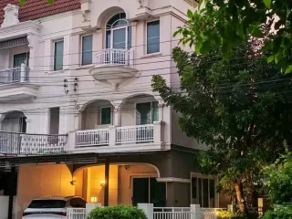 Reihenhaus zur Miete mit 3 Zimmer in Phasi Charoen, Bangkok