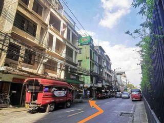 For sale 3 bedrooms townhouse in Phra Khanong, Bangkok