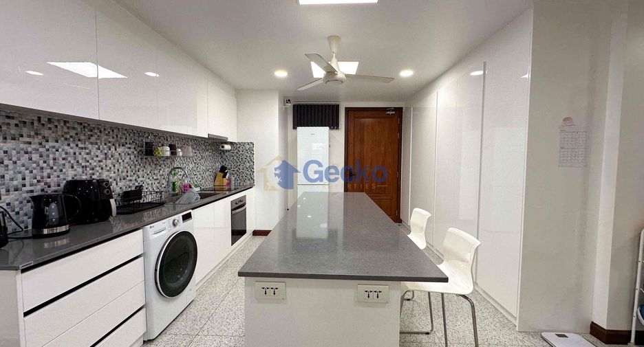 For sale 2 bedrooms condo in Pratumnak, Pattaya