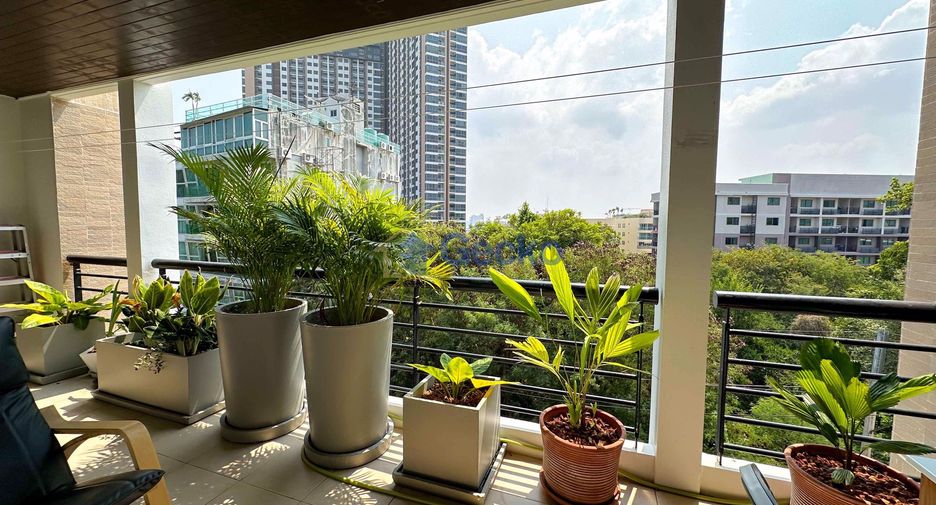 For sale 2 bedrooms condo in Pratumnak, Pattaya