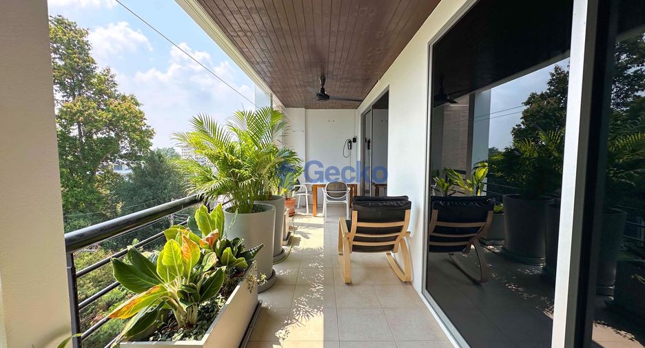 For sale 2 bedrooms condo in Pratumnak, Pattaya