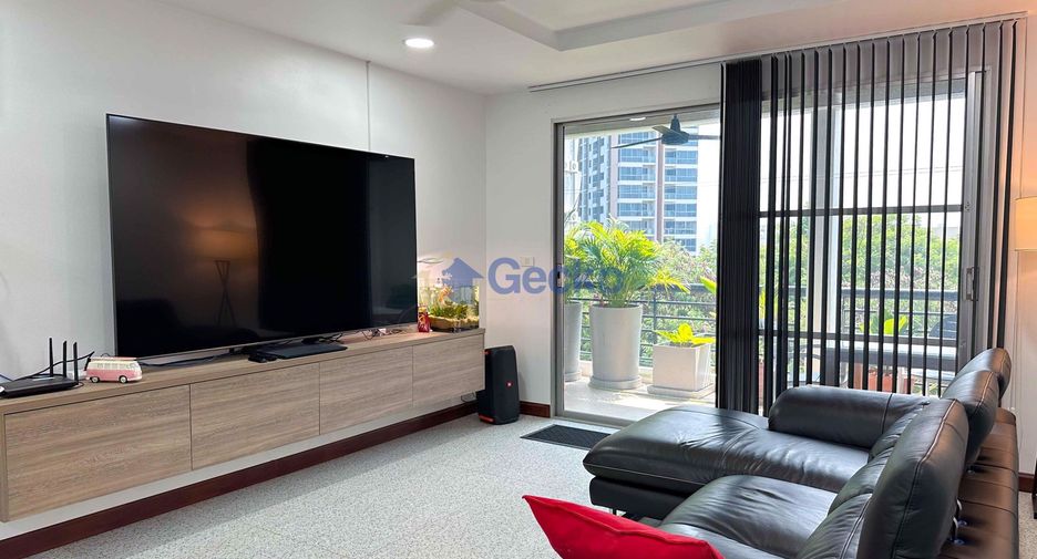 For sale 2 bedrooms condo in Pratumnak, Pattaya