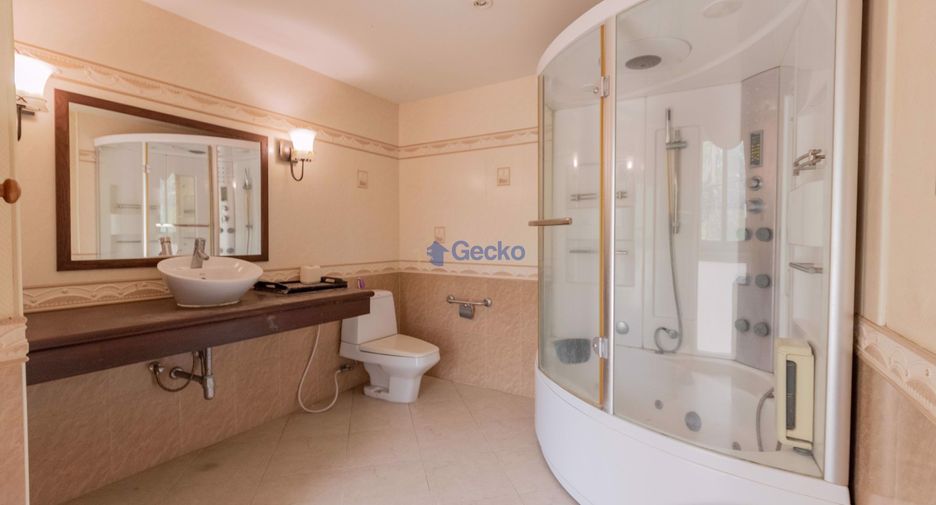 For rent and for sale 2 bedrooms condo in North Pattaya, Pattaya