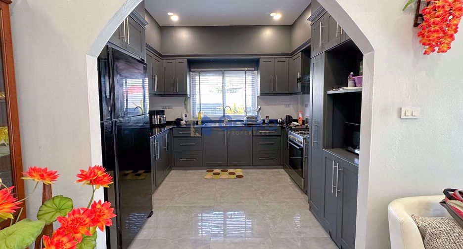 Casa en alquiler y en venta de 3 habitaciones en East Pattaya, Pattaya