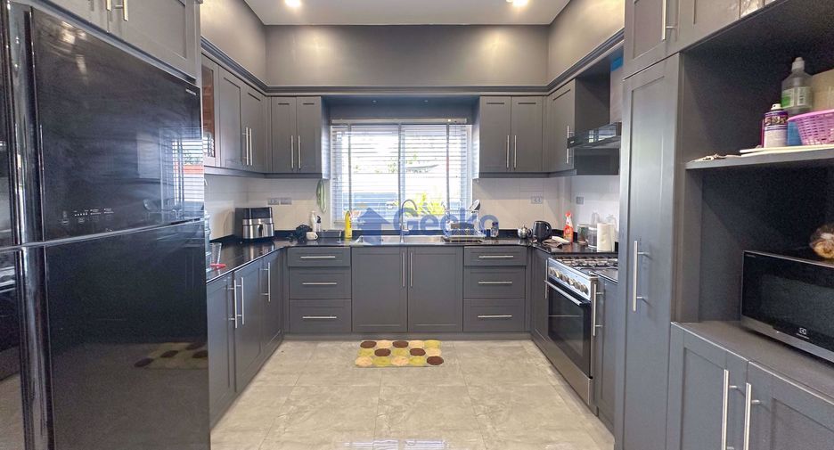Casa en alquiler y en venta de 3 habitaciones en East Pattaya, Pattaya