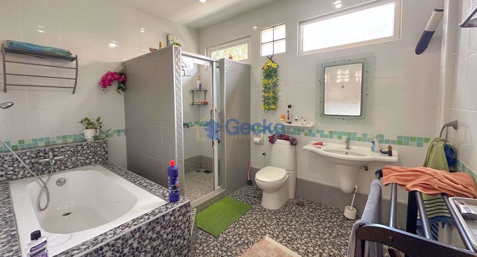 Casa en alquiler y en venta de 3 habitaciones en East Pattaya, Pattaya