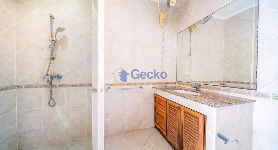 For sale 4 bedrooms house in Pratumnak, Pattaya