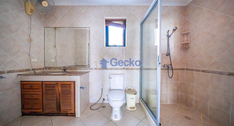 For sale 4 bedrooms house in Pratumnak, Pattaya