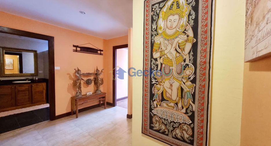For sale 2 bedrooms condo in Pratumnak, Pattaya