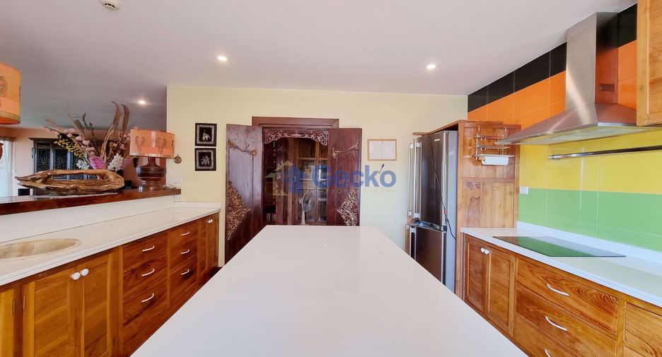 For sale 2 bedrooms condo in Pratumnak, Pattaya