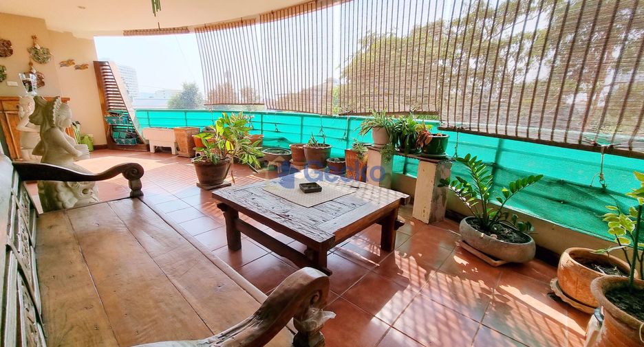 For sale 2 bedrooms condo in Pratumnak, Pattaya
