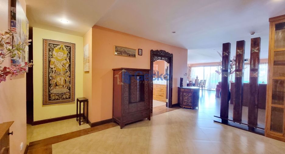 For sale 2 bedrooms condo in Pratumnak, Pattaya