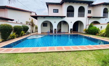For sale 4 bedrooms house in East Pattaya, Pattaya