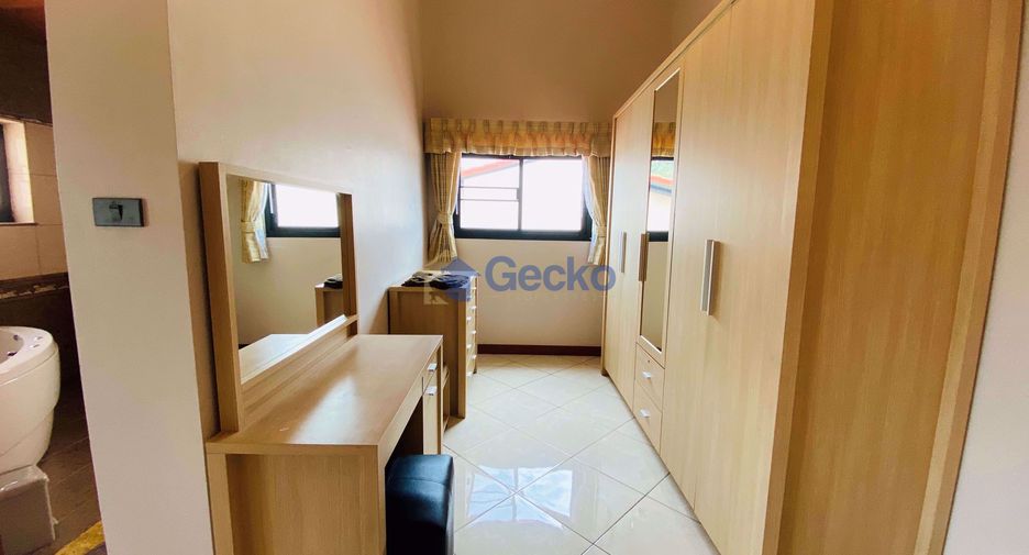 For sale 4 bedrooms house in East Pattaya, Pattaya