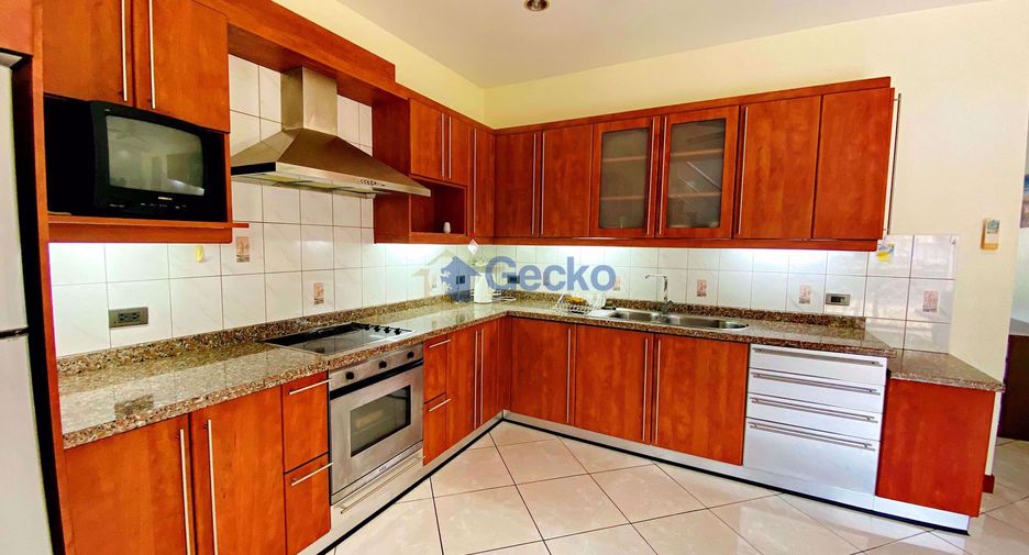 For sale 4 bedrooms house in East Pattaya, Pattaya