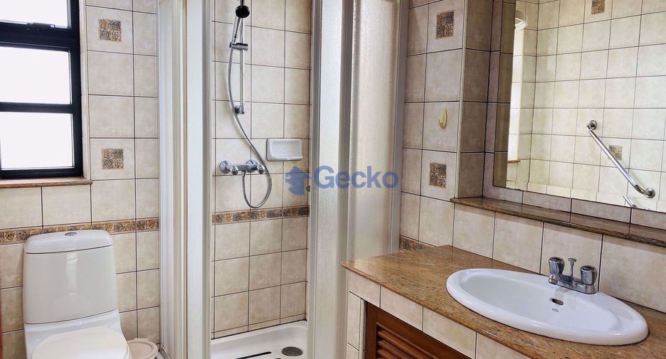 For sale 4 bedrooms house in East Pattaya, Pattaya