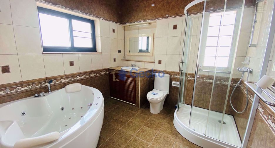 For sale 4 bedrooms house in East Pattaya, Pattaya