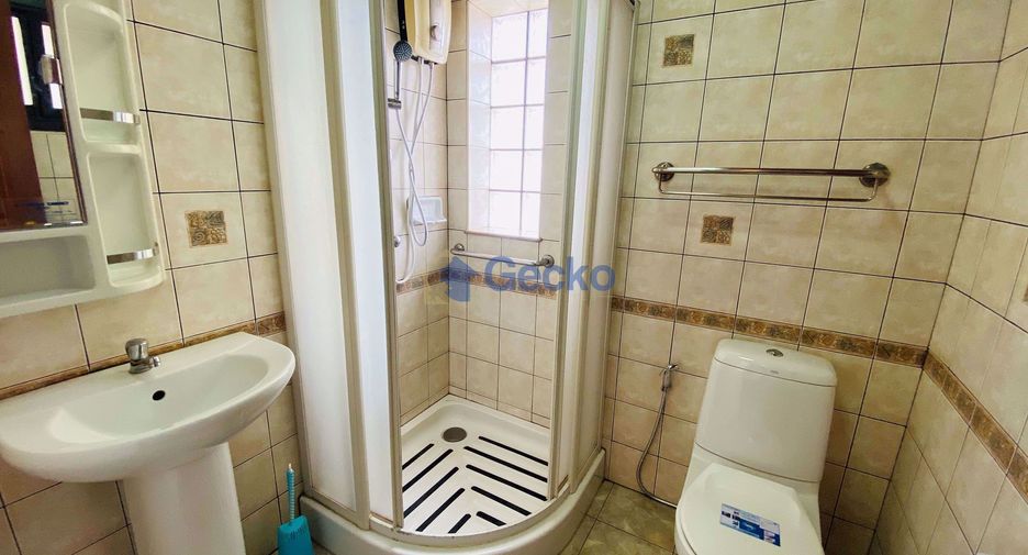 For sale 4 bedrooms house in East Pattaya, Pattaya