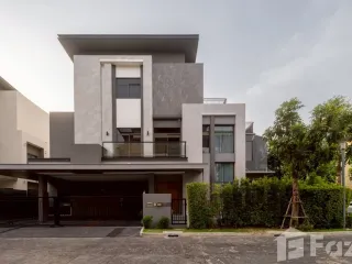 For sale そして for rent 5 ベッドルーム house in Phra Khanong, Bangkok