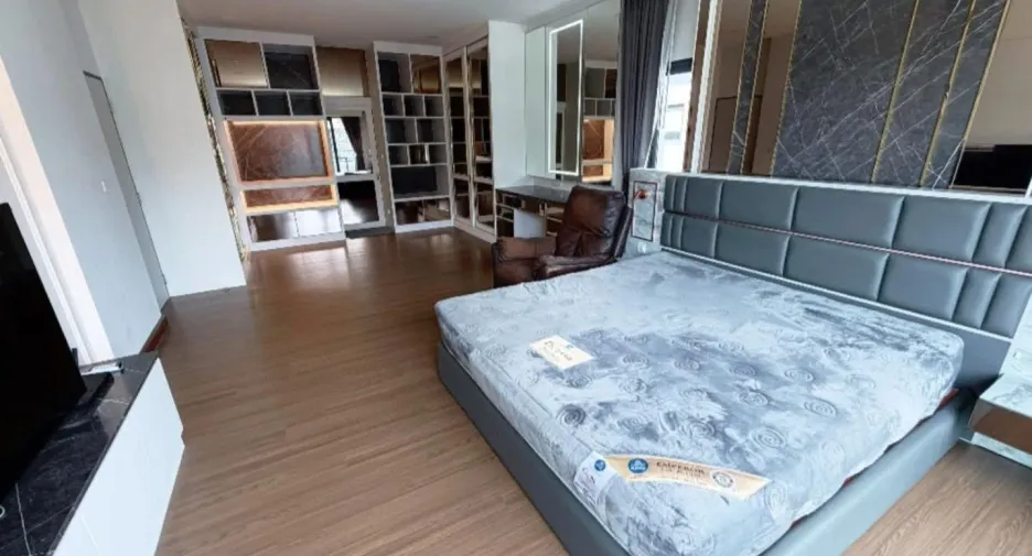 For sale 5 bedrooms house in Bang Phli, Samut Prakan