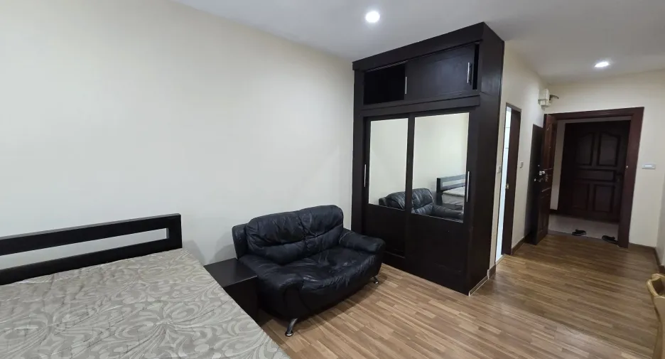 For rent studio condo in Huai Khwang, Bangkok