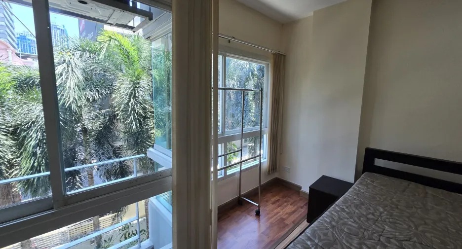 For rent studio condo in Huai Khwang, Bangkok