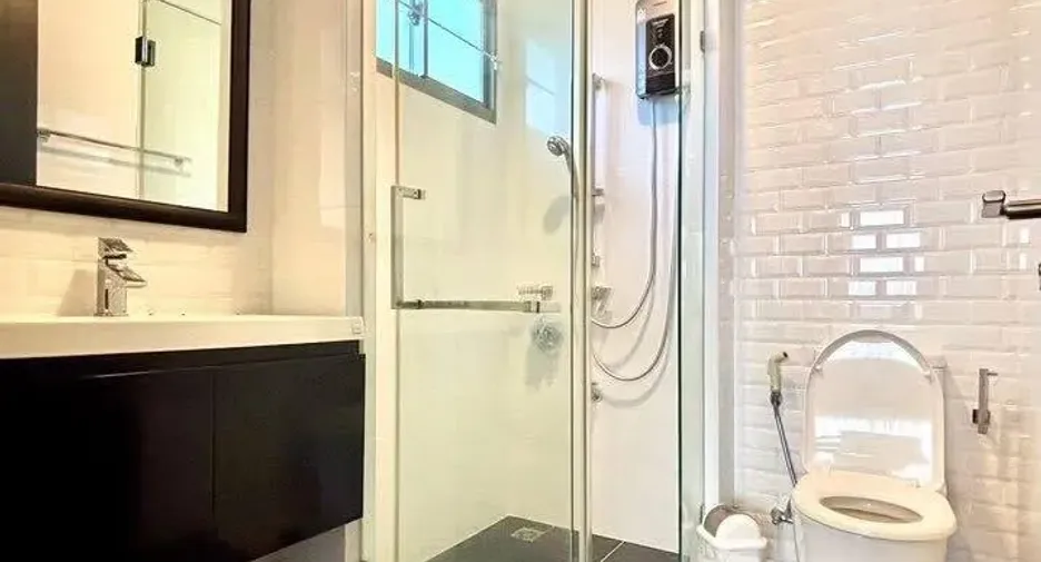For sale 4 bedrooms house in Lat Krabang, Bangkok