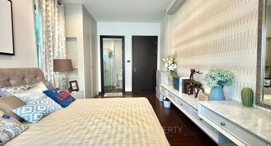 For sale 4 bedrooms house in Lat Krabang, Bangkok