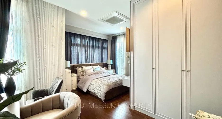 For sale 4 bedrooms house in Lat Krabang, Bangkok