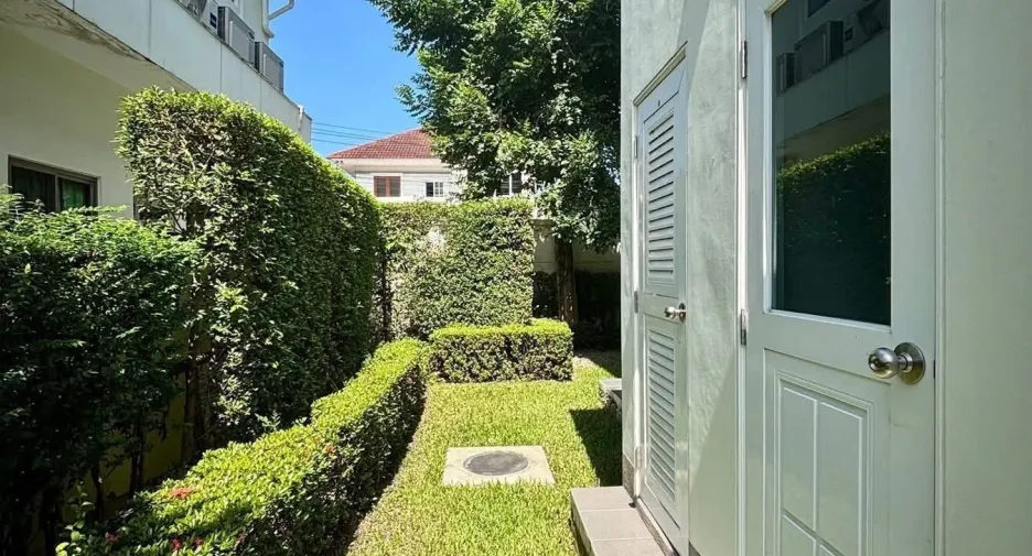 For sale 4 bedrooms house in Lat Krabang, Bangkok