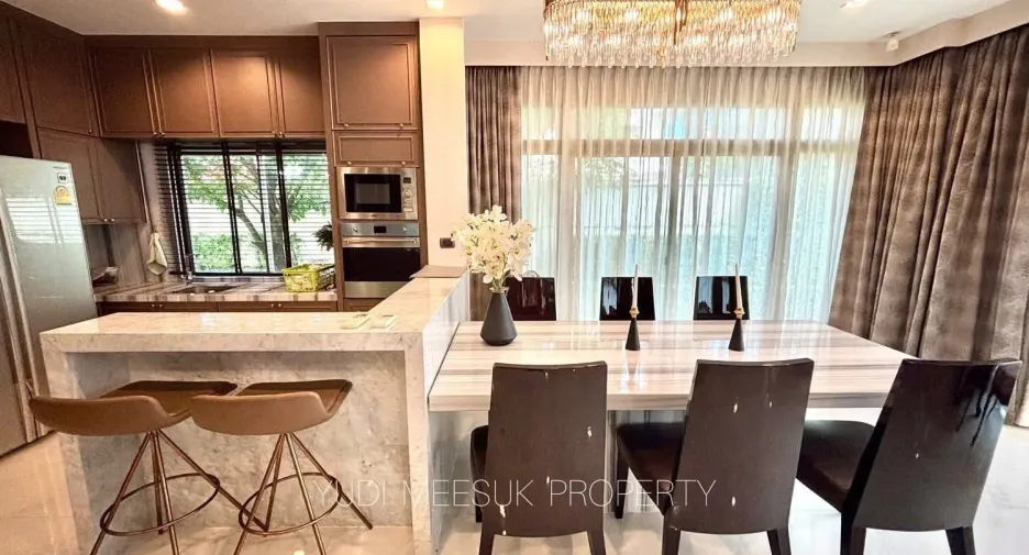 For sale 4 bedrooms house in Lat Krabang, Bangkok