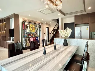 For sale 4 bedrooms house in Lat Krabang, Bangkok
