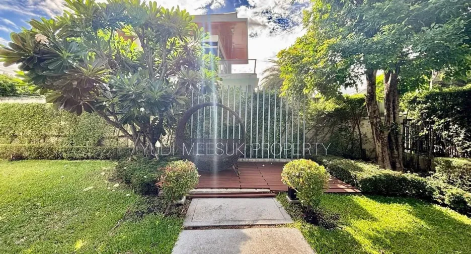For sale 4 bedrooms house in Lat Krabang, Bangkok
