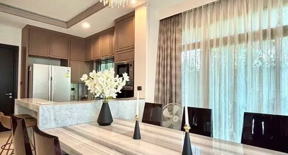 For sale 4 bedrooms house in Lat Krabang, Bangkok