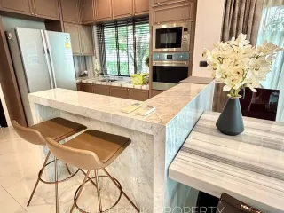For sale 4 bedrooms house in Lat Krabang, Bangkok