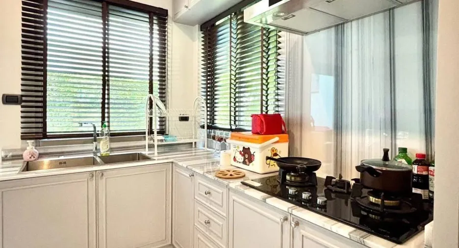 For sale 4 bedrooms house in Lat Krabang, Bangkok