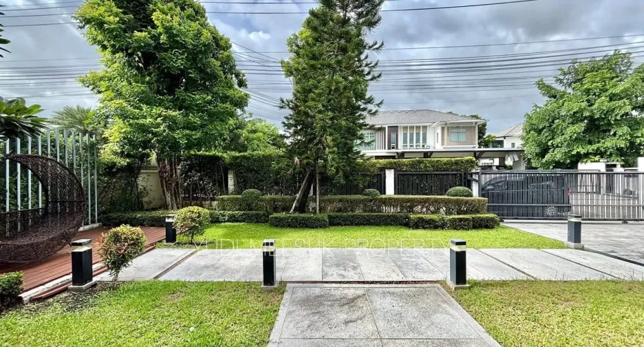 For sale 4 bedrooms house in Lat Krabang, Bangkok