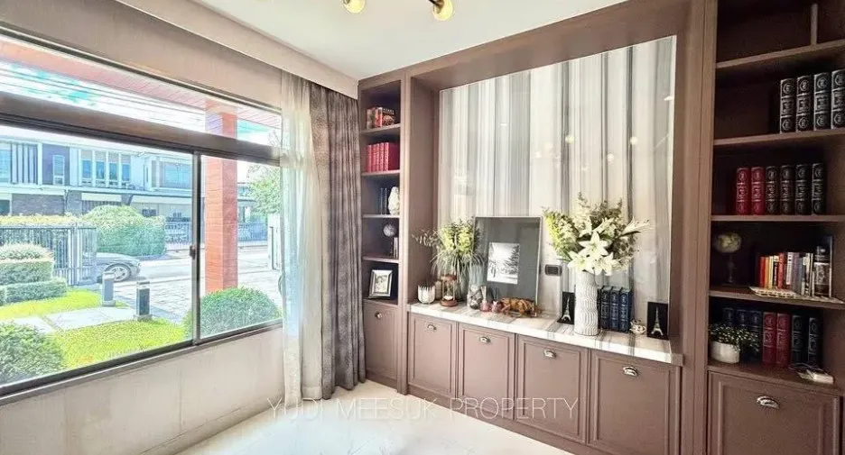 For sale 4 bedrooms house in Lat Krabang, Bangkok