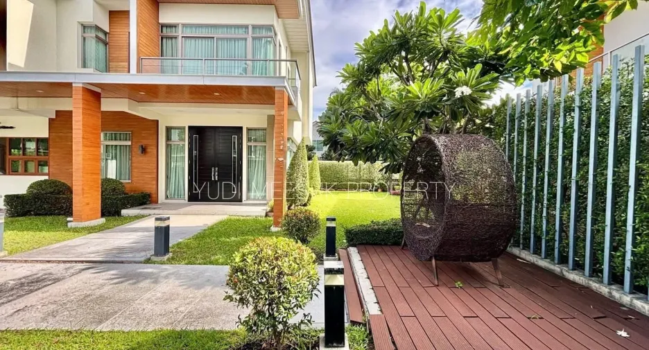 For sale 4 bedrooms house in Lat Krabang, Bangkok