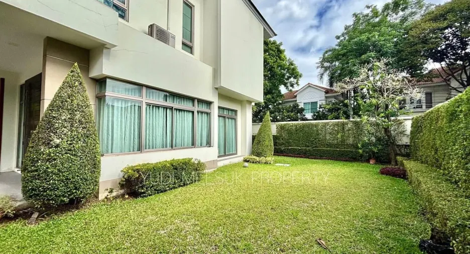 For sale 4 bedrooms house in Lat Krabang, Bangkok