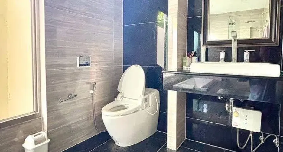 For sale 4 bedrooms house in Lat Krabang, Bangkok